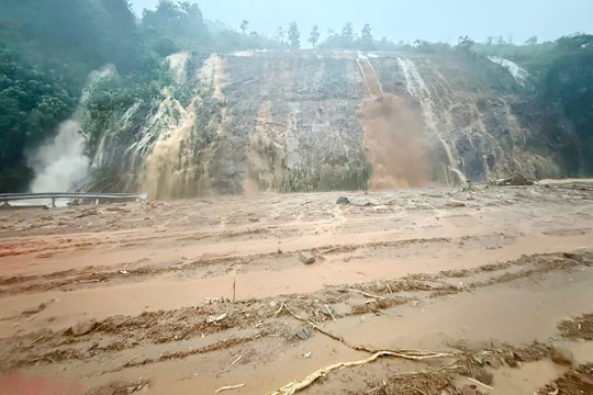 Cảnh báo không lưu thông trên cao tốc La Sơn - Túy Loan