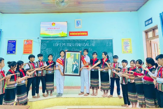 Thắp lửa yêu nước trong trái tim học trò