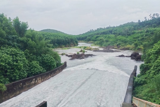 Hồ Phú Ninh tiếp tục vận hành điều tiết nước từ 15 giờ chiều 27/10