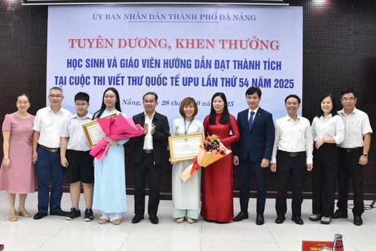 Đà Nẵng khen thưởng học sinh và giáo viên đạt thành tích tại Cuộc thi viết thư quốc tế UPU