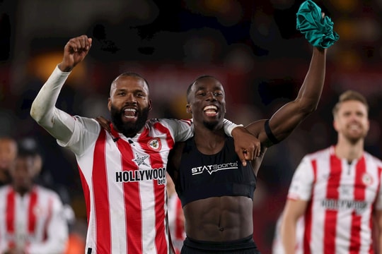 Grimsby vs Brentford: Cú sốc mới sau MU