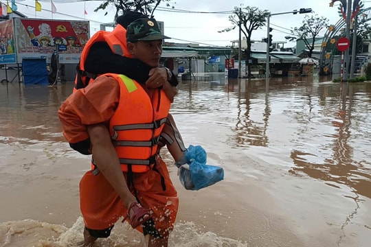 Đà Nẵng hỗ trợ khẩn cấp 210 tỷ đồng cho 72 xã, phường khắc phục hậu quả thiên tai