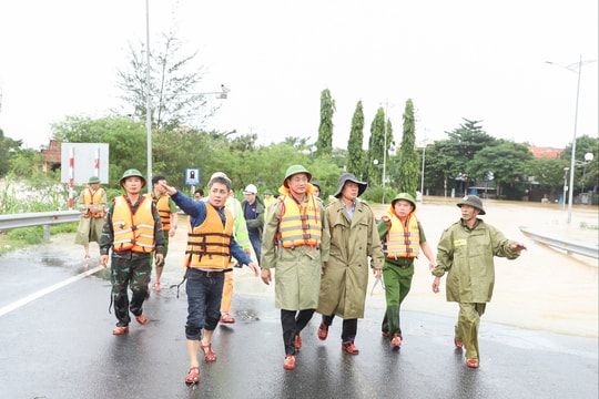 Bí thư Thành ủy Lê Ngọc Quang kiểm tra công tác phòng, chống mưa lũ tại các phường: Hội An, Hội An Tây và Hội An Đông