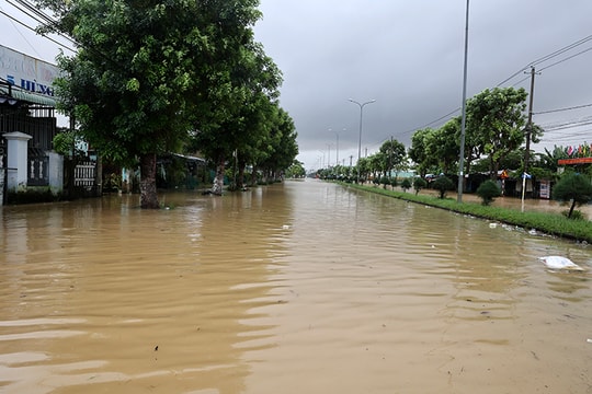 Thời tiết ngày 29/10: Mưa lớn kéo dài từ Huế đến Quảng Ngãi, nguy cơ cao lũ quét và sạt lở đất