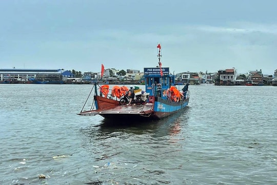 Dừng hoạt động bến phà Tam Hải - Tam Quang do sóng to, gió lớn