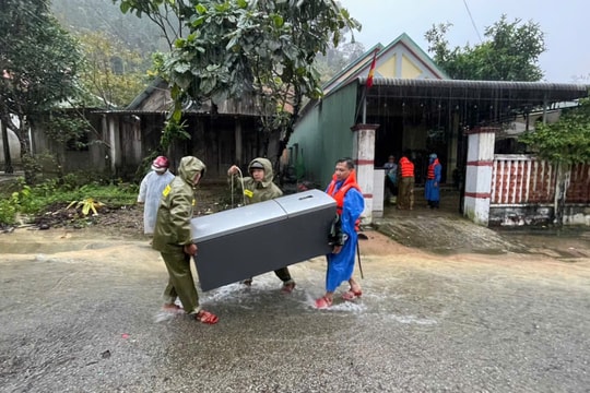 Các xã miền núi Đà Nẵng tiếp tục di dời hàng trăm hộ dân đến nơi an toàn