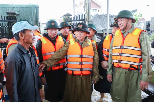 Phó Thủ tướng Chính phủ Trần Hồng Hà thị sát, chỉ đạo công tác ứng phó mưa lũ tại Đà Nẵng