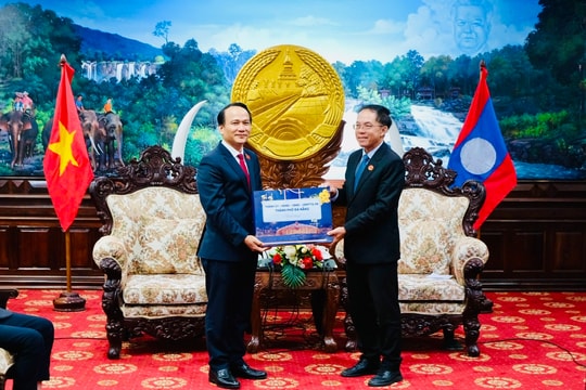 Phó Bí thư Thường trực Thành ủy Đà Nẵng Nguyễn Đình Vĩnh thăm và làm việc tại tỉnh Salavane và Champasak (Lào)