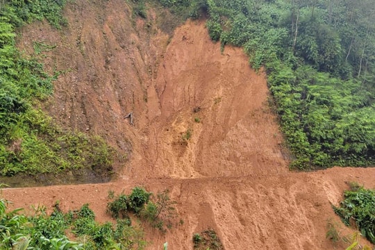 Công bố tình huống khẩn cấp về thiên tai tại thôn Arooi, xã Hùng Sơn