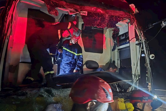 Cứu hộ 5 người trong vụ tai nạn trên cao tốc Đà Nẵng - Quảng Ngãi