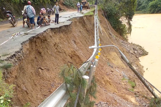 Mưa lớn gây thiệt hại cho hạ tầng giao thông Đà Nẵng ước hơn 100 tỷ đồng