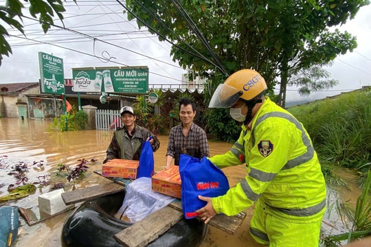 Ở lại với dân
