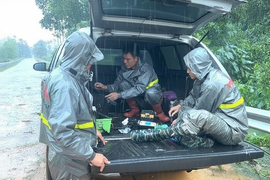 Ứng phó mưa lũ: Nỗ lực giữ “mạch máu thông tin”