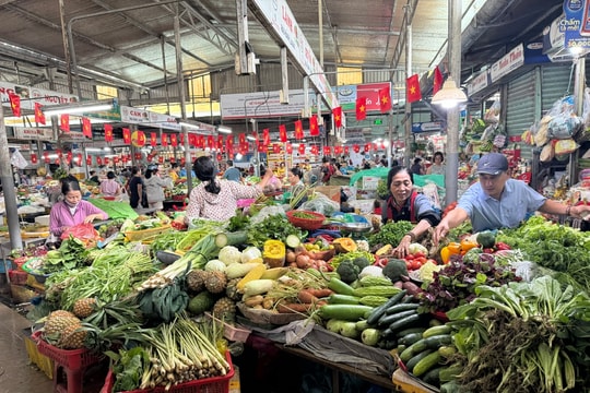 Bảo đảm lương thực cho vùng ngập lụt