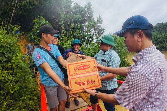 Các xã miền núi nỗ lực tiếp cận các vùng bị cô lập