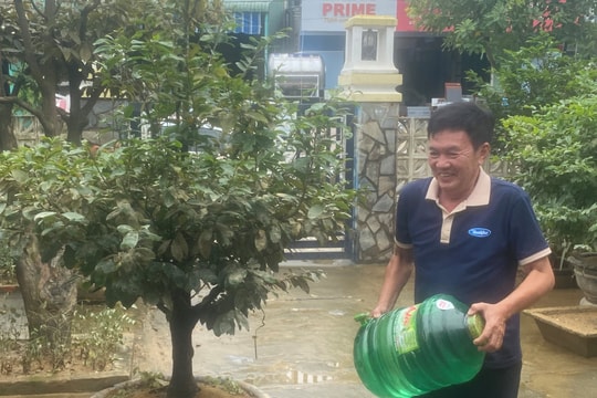 Người dân vùng ngập lụt Đà Nẵng trước nỗi lo thiếu nước sinh hoạt sau lũ