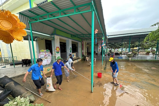 Hơn 1.500 đoàn viên, thanh niên, sinh viên Đà Nẵng giúp dân khắc phục hậu quả sau lũ