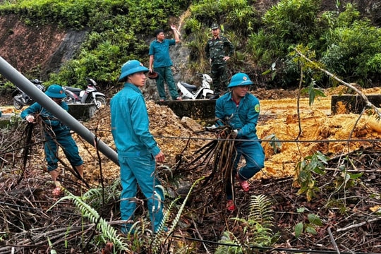 Đà Nẵng nỗ lực khắc phục hậu quả lũ lụt, sớm ổn định đời sống nhân dân