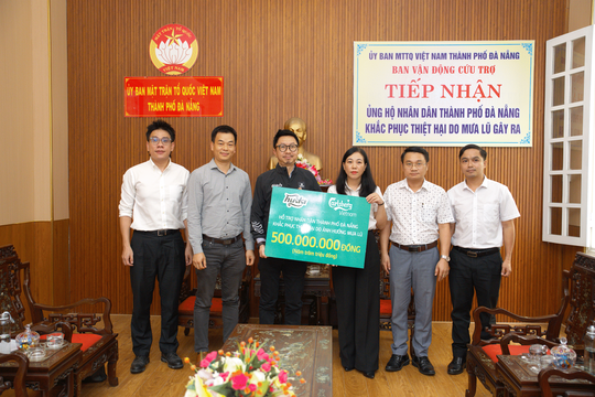 Ủng hộ 1,5 tỷ đồng hỗ trợ người dân Huế và Đà Nẵng khắc phục hậu quả thiên tai