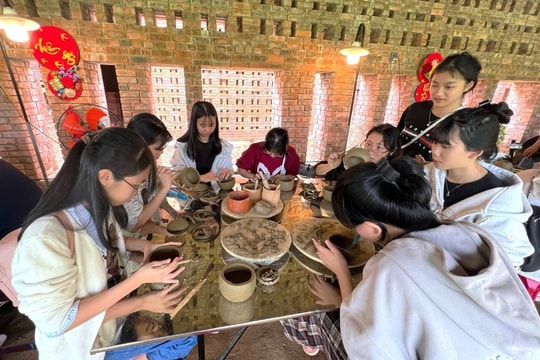 Dòng chảy đất nung giữa lòng Đà Nẵng