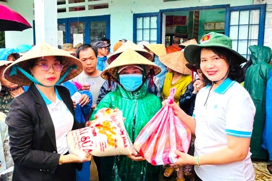 Tặng 150 suất quà cho người dân xã Thượng Đức