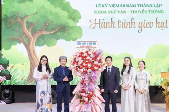 Trường Đại học Sư phạm Đà Nẵng kỷ niệm 50 năm thành lập Khoa Ngữ văn - Truyền thông