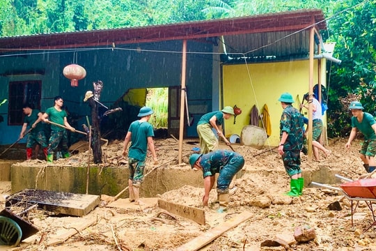 Đoàn kết vượt khó, ổn định đời sống sau lũ dữ