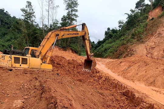 Giao nhiệm vụ cho các đơn vị khắc phục đảm bảo giao thông đường bộ