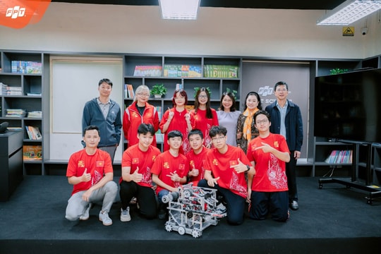 Đội tuyển Robotics Việt Nam đoạt huy chương Bạc tại cuộc thi quốc tế FIRST Global Challenge 2025