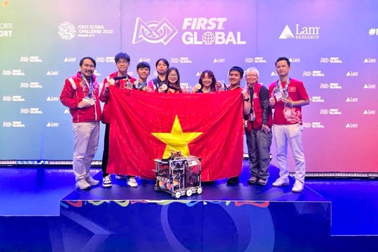 Da Nang student wins silver medal at world's largest Robotics Olympiad