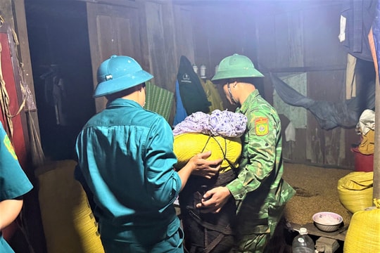 Phát hiện thêm vết nứt kéo dài, xã La Dêê sơ tán khẩn cấp người dân khỏi khu vực nguy hiểm