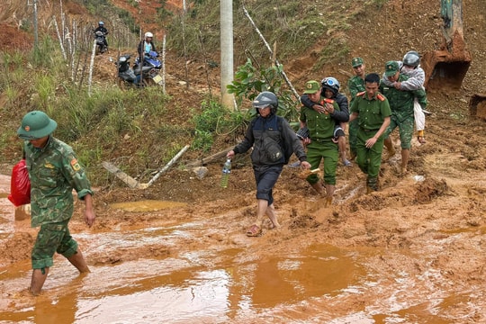 “Mở đường”, đưa người đi cấp cứu