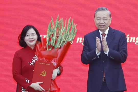 Đồng chí Bùi Thị Minh Hoài giữ chức Bí thư Đảng ủy Mặt trận Tổ quốc, các đoàn thể Trung ương