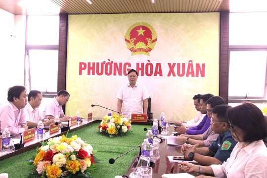 Lãnh đạo Mặt trận thành phố làm việc với phường Hòa Xuân về khắc phục hậu quả mưa lũ