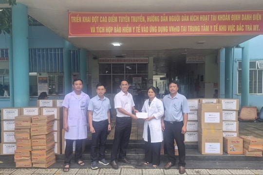 Sở Y tế Đà Nẵng thăm hỏi, hỗ trợ công tác y tế tại các địa phương vùng cao sau mưa lũ