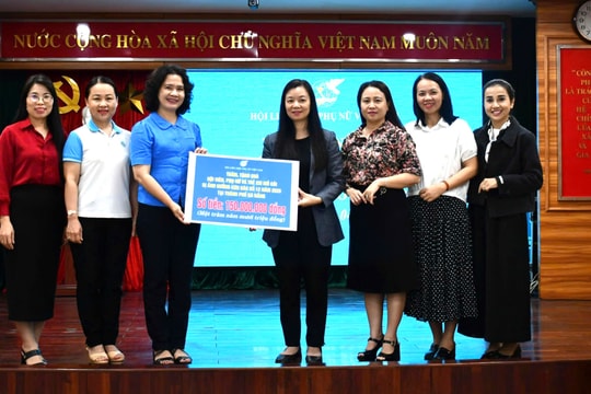 Hỗ trợ 250 triệu đồng cho phụ nữ, trẻ em mồ côi Đà Nẵng do ảnh hưởng mưa lũ