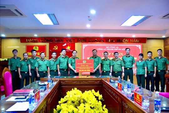 Công an Hà Nội hỗ trợ nhân dân và cán bộ, chiến sĩ Công an Đà Nẵng 500 triệu đồng