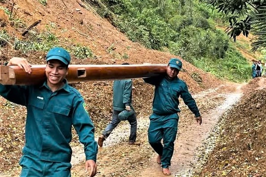 Xã Avương di dời khẩn cấp 103 hộ dân vùng xung yếu trước bão số 13