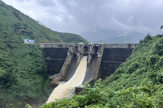 Cục Khí tượng thủy văn: Bão số 13 có cường độ rất mạnh, di chuyển nhanh, hoàn lưu bão rộng