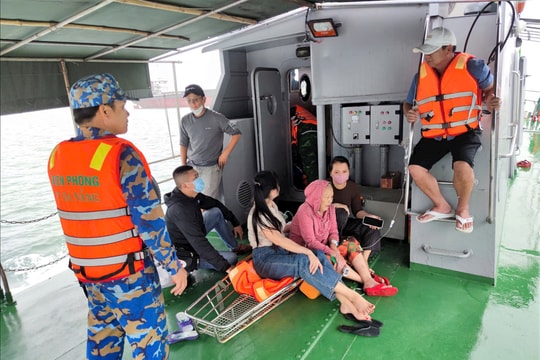 Biên phòng Đà Nẵng đưa bệnh nhân từ Cù Lao Chàm vào đất liền cấp cứu