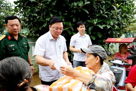 “Đoàn kết, sẻ chia, hướng về nhân dân bị thiệt hại do thiên tai”