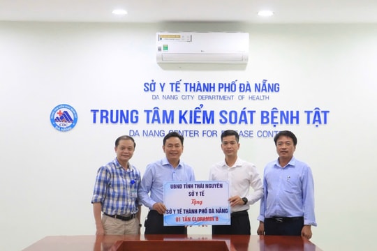 Sở Y tế tỉnh Thái Nguyên tặng 1 tấn Cloramin B cho ngành y tế Đà Nẵng