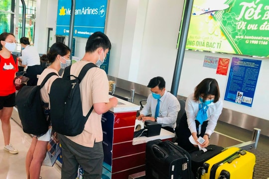 Vietnam Airlines charges for excess carry-on baggage