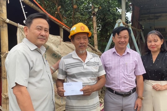 Phó Chủ tịch HĐND thành phố Nguyễn Công Thanh thăm, động viên các địa phương bị thiệt hại do mưa lũ