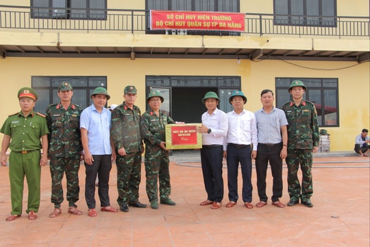 Phó Bí thư Thường trực Thành ủy Đà Nẵng Nguyễn Đình Vĩnh kiểm tra, chỉ đạo khắc phục sạt lở kè An Lương, kè biển An Bàng