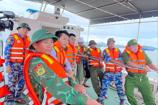 Xã Núi Thành đưa hàng chục tàu thuyền vào nơi an toàn trước bão số 13