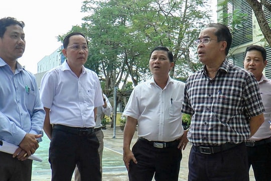 Lãnh đạo thành phố làm việc với các xã, phường về cơ sở trường lớp