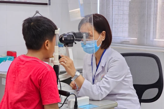 Chủ động phòng ngừa bệnh đau mắt đỏ sau bão, lũ