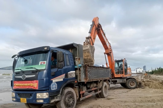 Huy động lực lượng, phương tiện vệ sinh, thu gom rác tại các khu dân cư, bãi biển