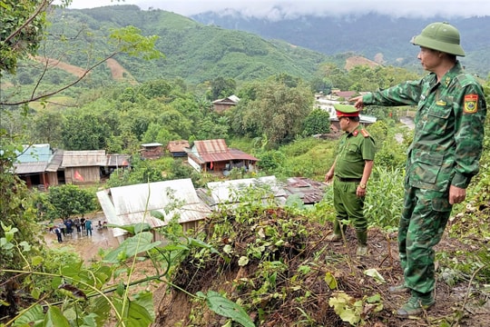 Phát hiện nhiều vết nứt, xã Đắc Pring sơ tán khẩn cấp 5 hộ dân